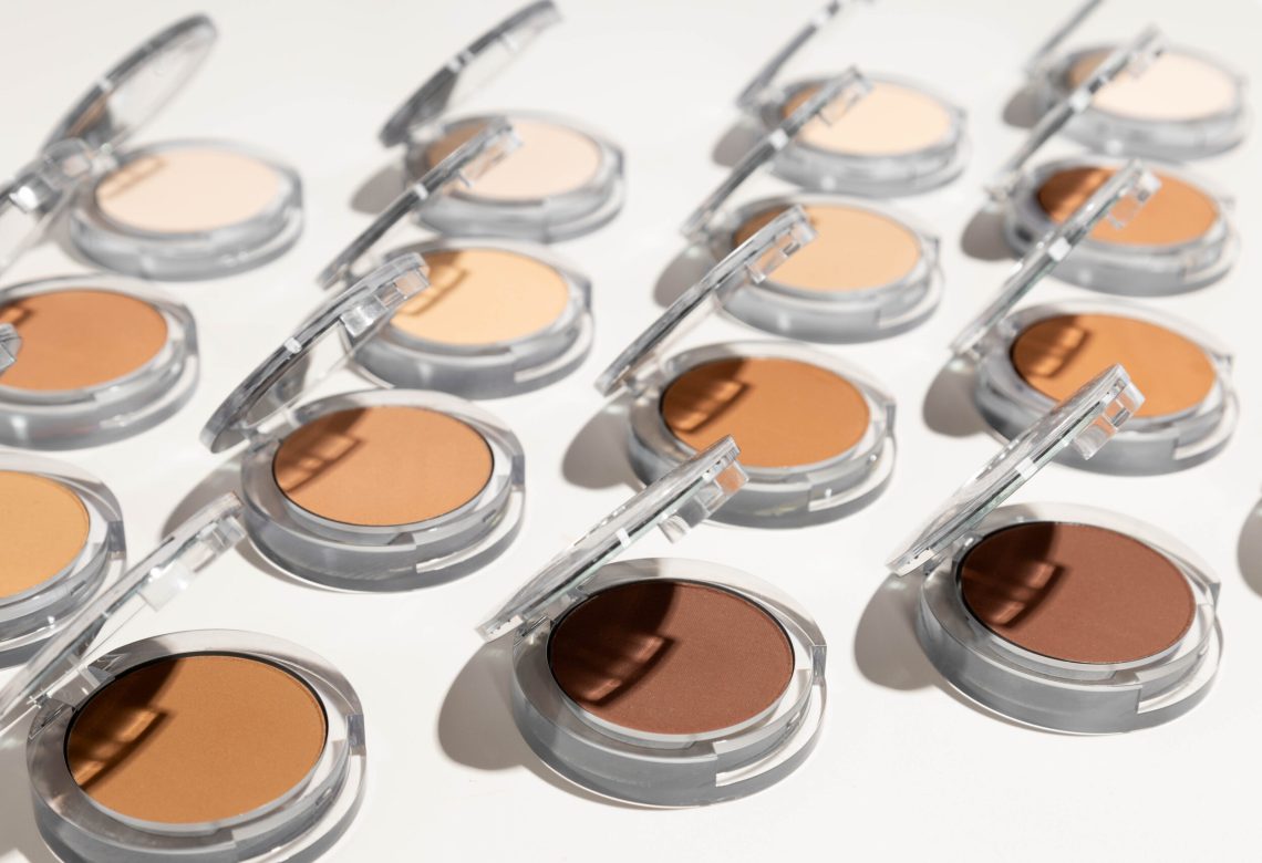 4-1 pressed - shade range compacts open - cream - 300